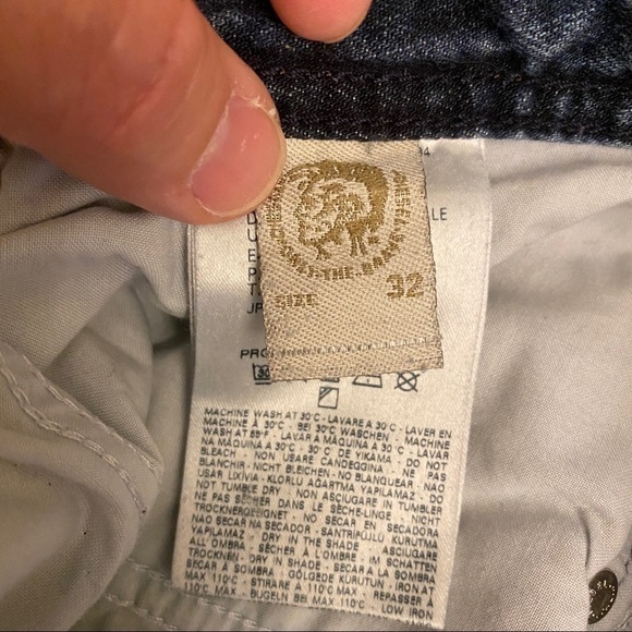 Diesel 32 x 26.5 Darron Cutoff Men’s Jeans Distressed Button Fly Logo Raw Hem - Picture 9 of 16